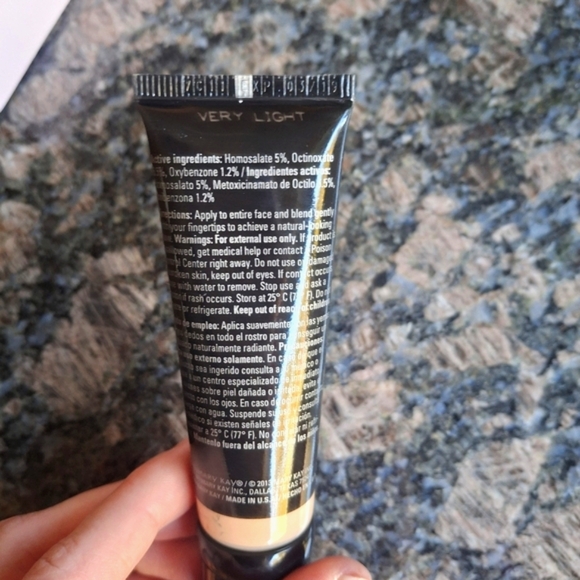 NEW VERY LIGHT Mary Kay TimeWise® Luminous 3D Foundation CC 1 fl. oz. - Picture 2 of 6
